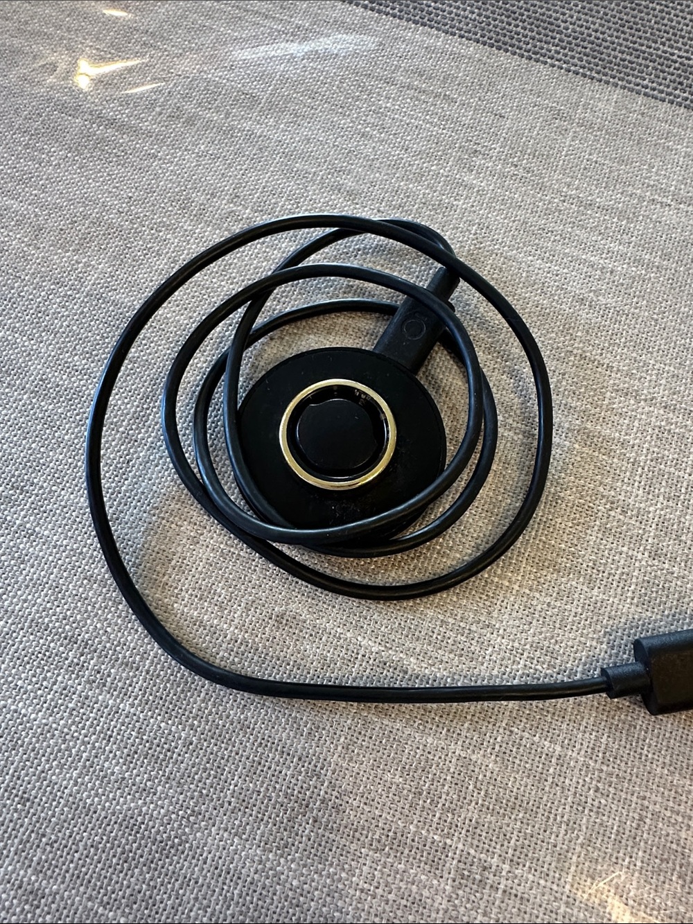 Oura GEN 3, size 9 Gold ring with charging dock